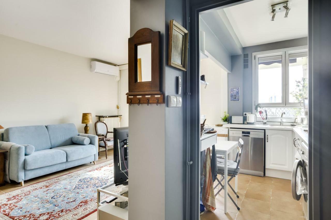 Charming Apartment With Terrace By Weekome パリ エクステリア 写真